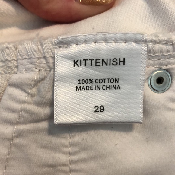 Kittenish white shorts - Picture 4 of 8